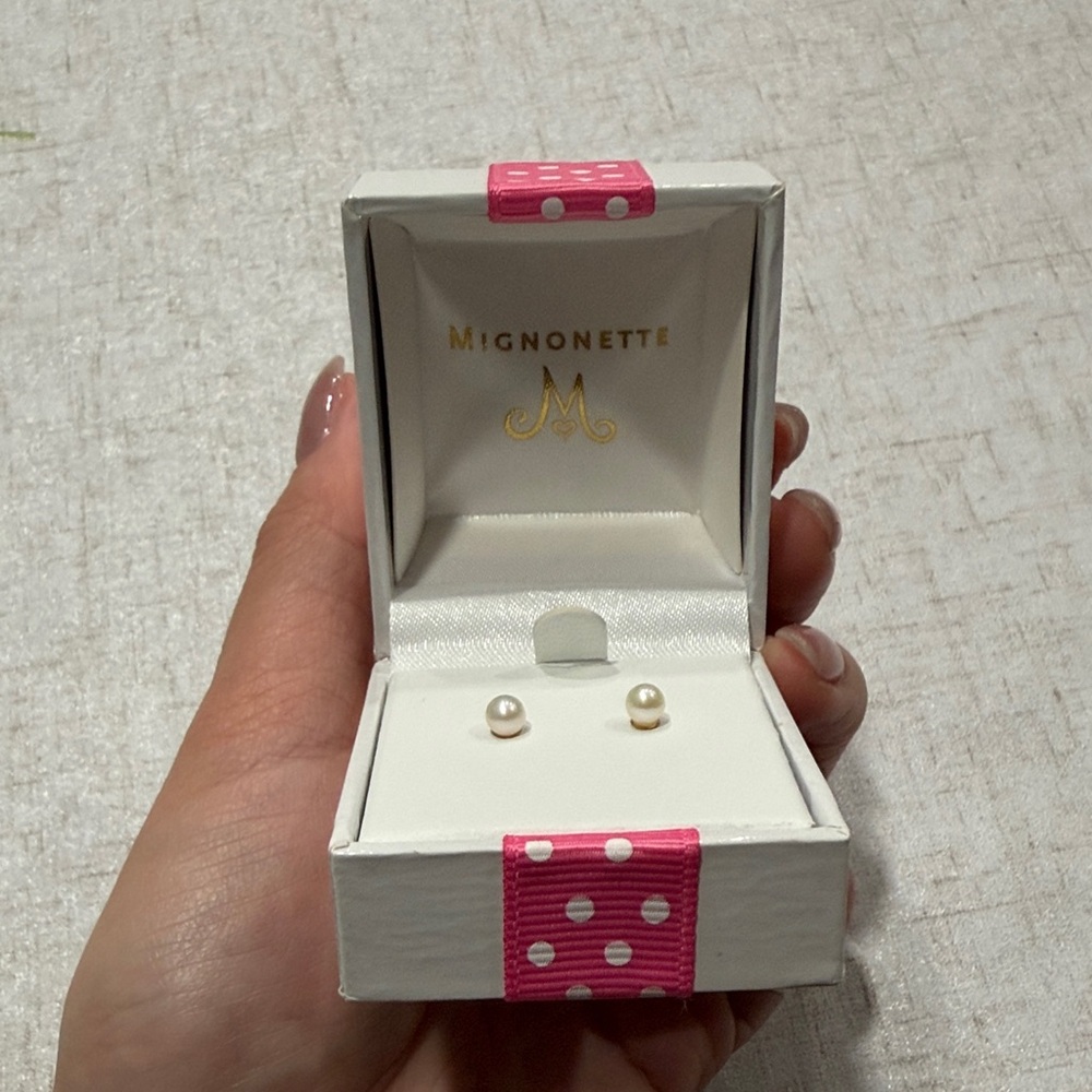 10K real Gold Pearl Earrings - Screwback